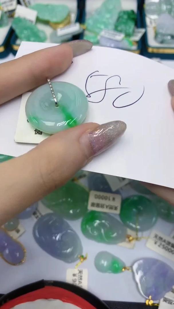 颈饰18K金镶嵌翡翠翡翠1111