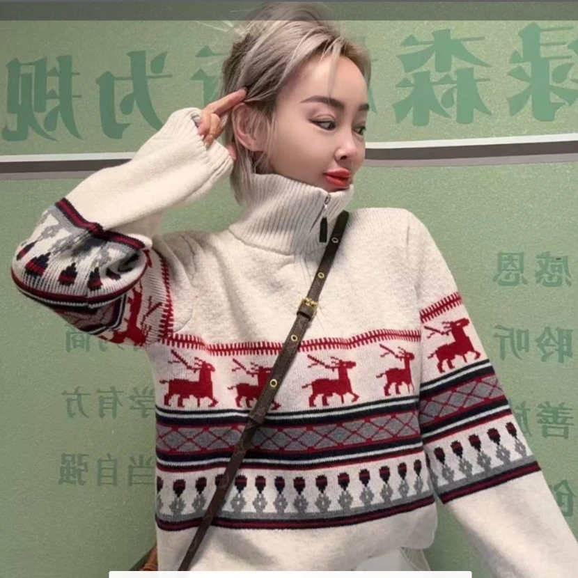 百搭款燕麦色小马毛衣