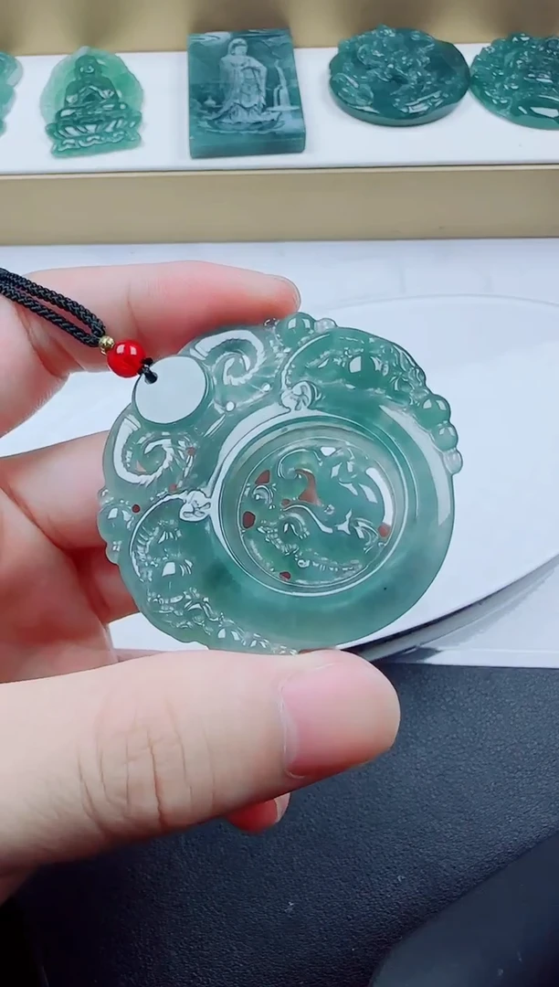 颈饰未镶嵌翡翠三羊多样性发其一