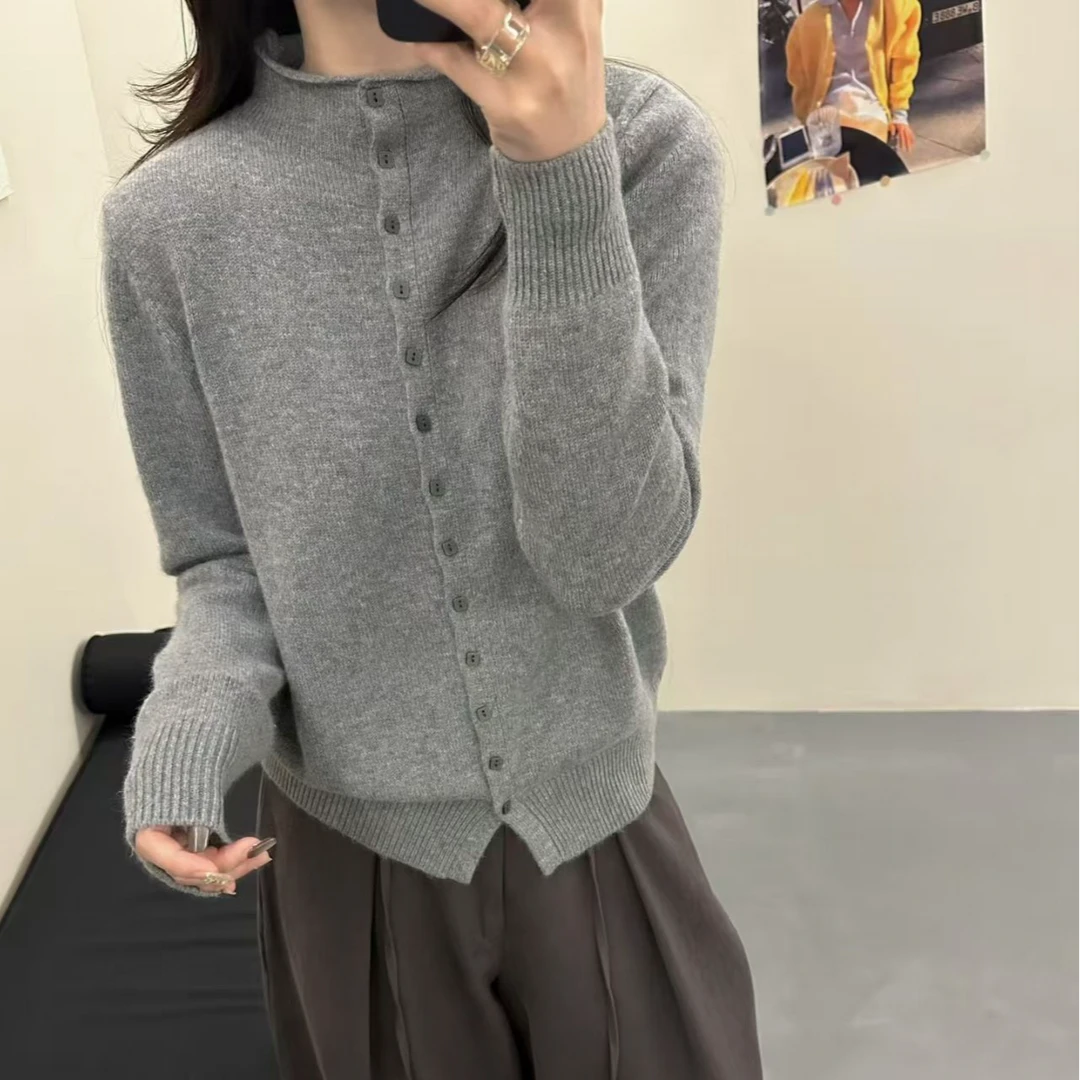 高级感一排扣半高领毛衣开衫女秋冬2025新款宽松慵懒风打底针织