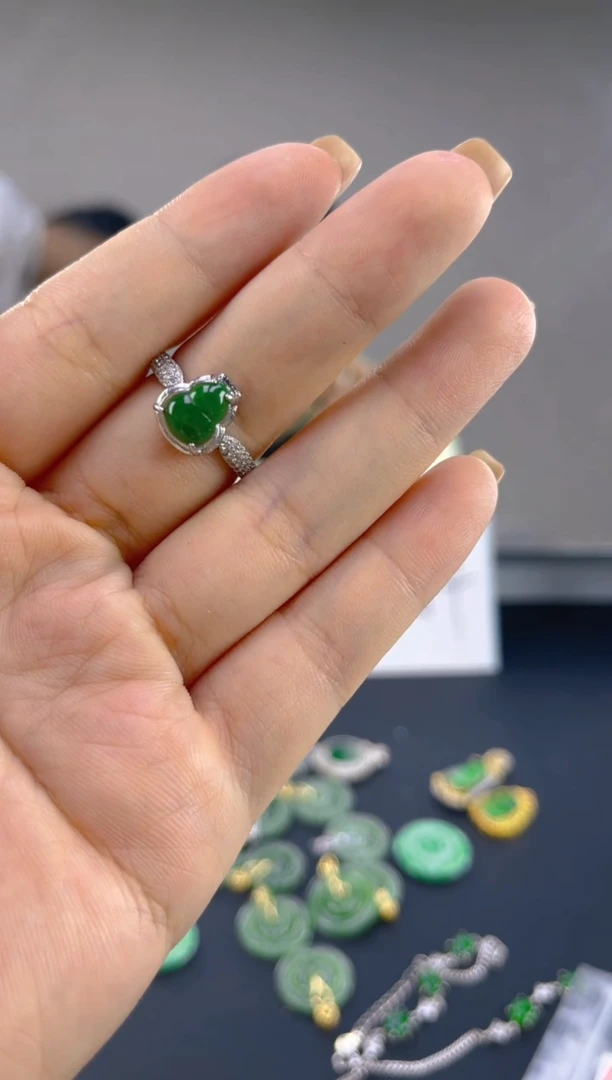 翡翠未镶嵌颈饰天然A货翡翠