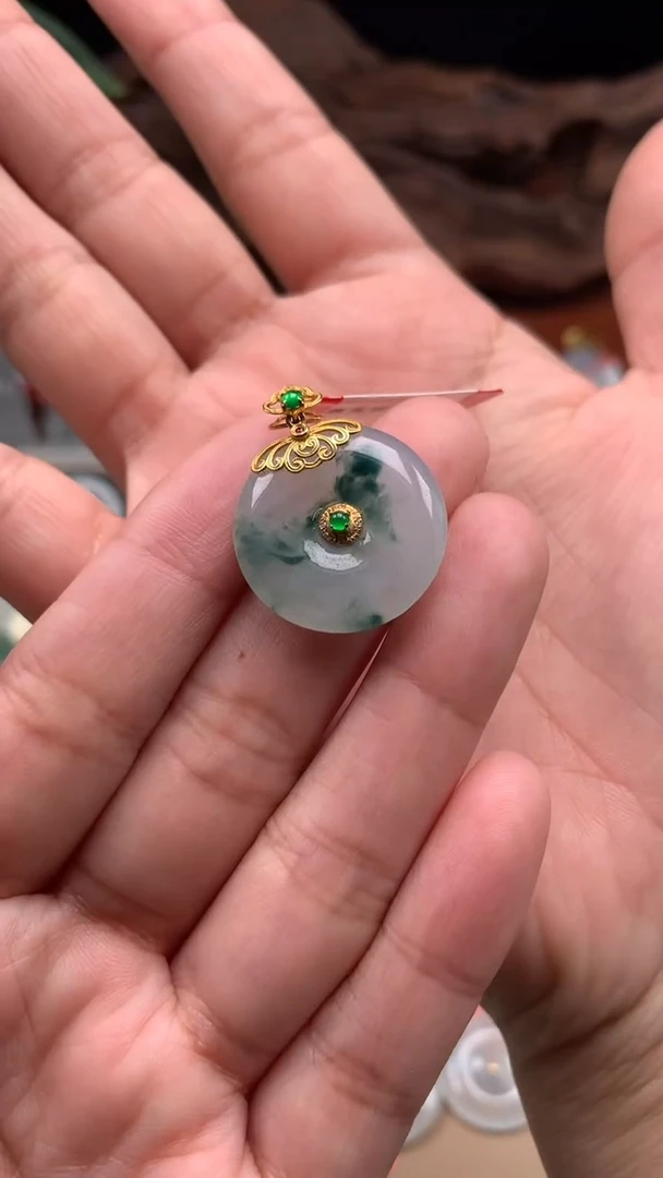 【闪购商品】翡翠吊坠(不含链)18K金镶嵌平安扣