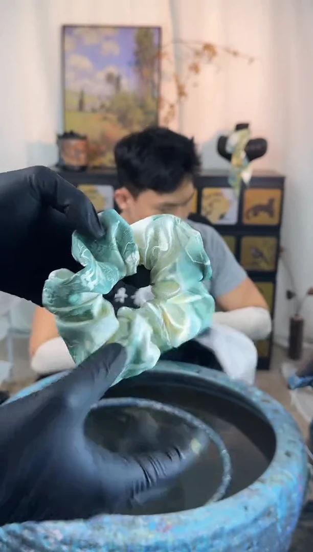 310小山茶花发圈千里江山