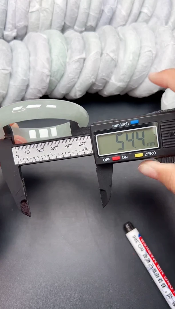 精品手镯，一物一拍J006