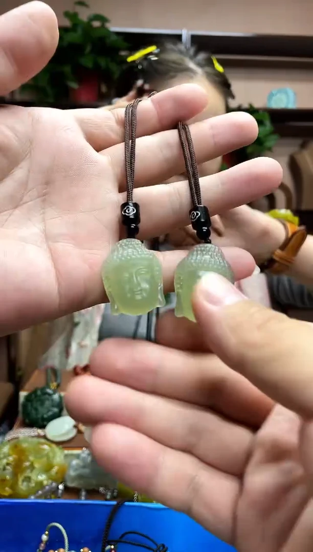 未镶嵌岫玉颈饰多样性发货发其中之一