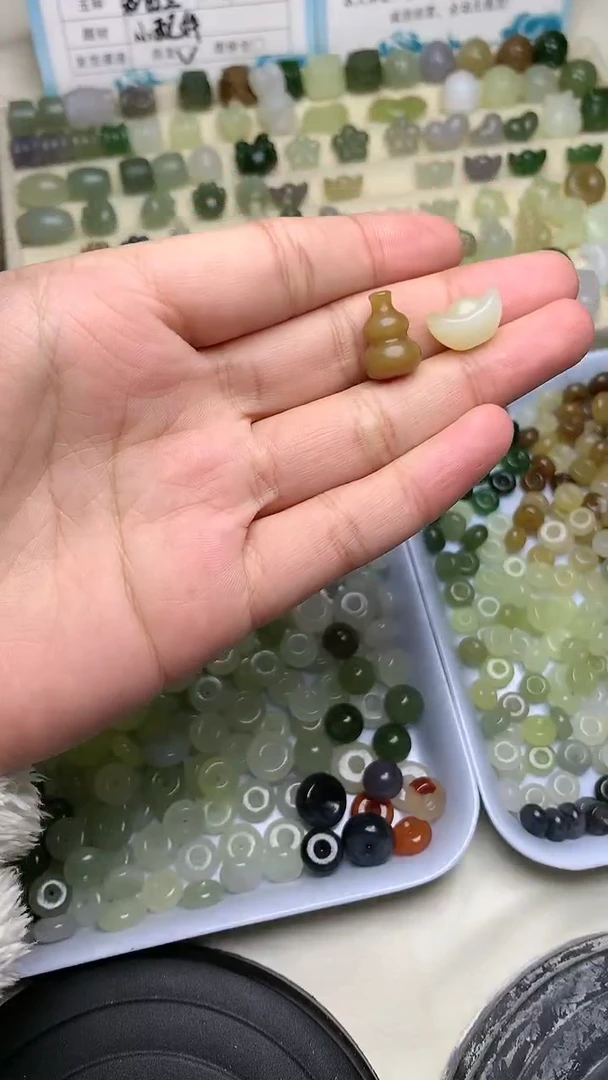 颈饰未镶嵌和田玉元宝和糖葫芦