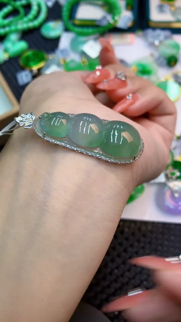 颈饰18K金镶嵌翡翠沐**朗1