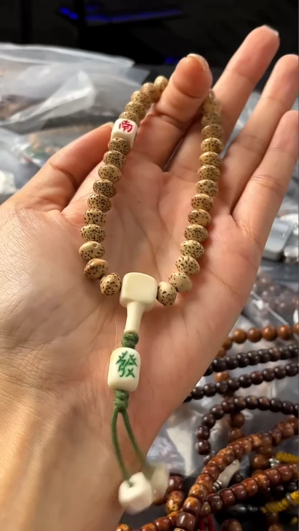 手串星月菩提精工级陈籽飞碟9*7手持（B）