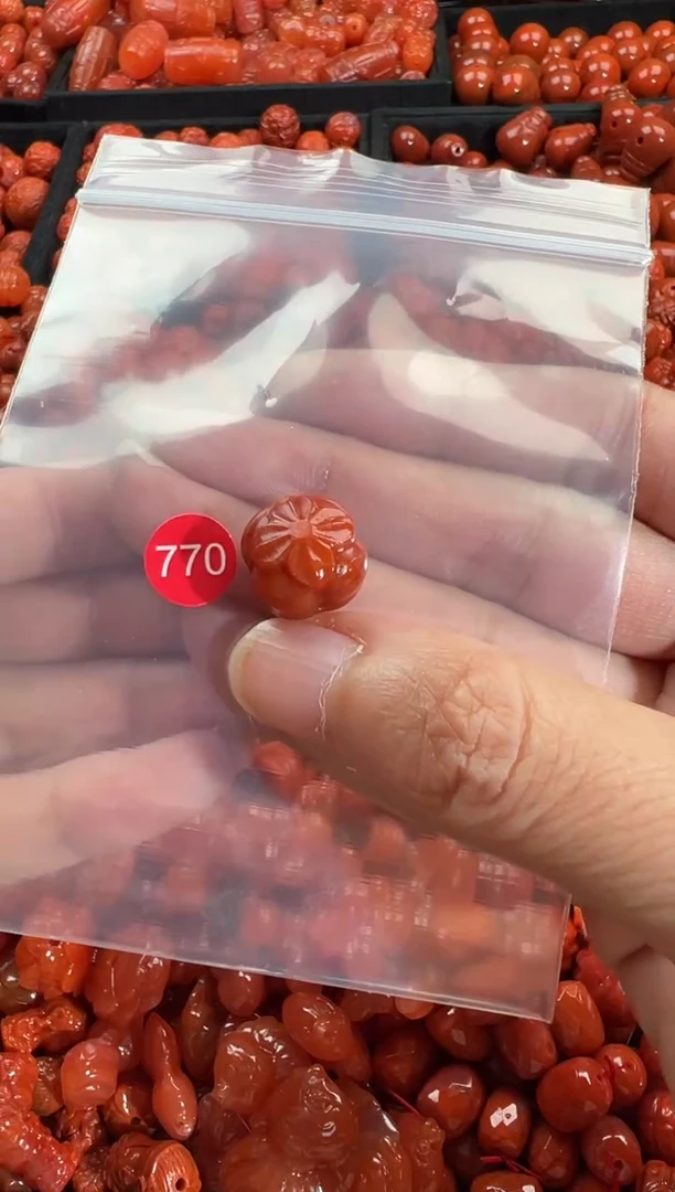 颈饰未镶嵌南红玛瑙1