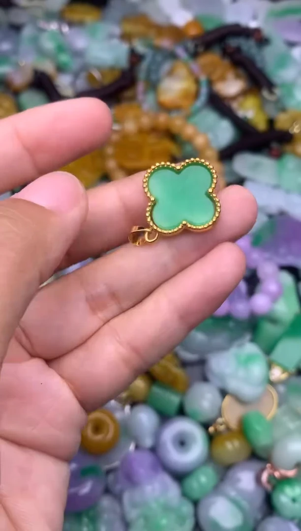 颈饰未镶嵌翡翠天然缅甸翡翠吊坠