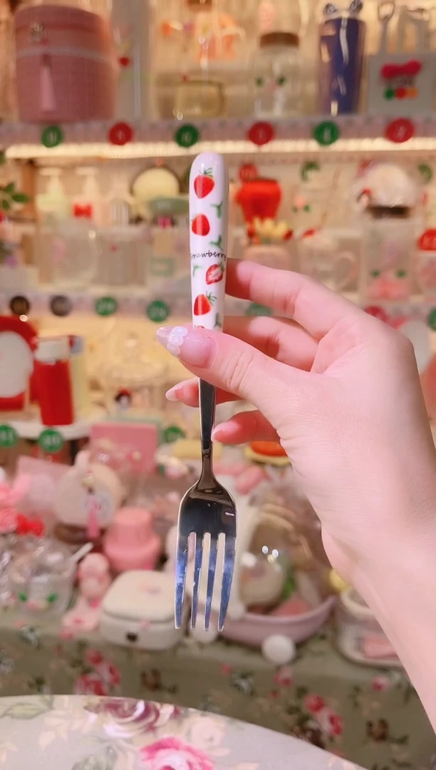 摆件品质好发货快放心拍！草莓叉子