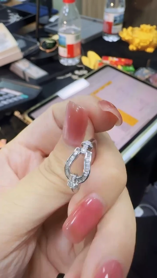 戒指18K金镶嵌钻石精选04-马蹄戒指