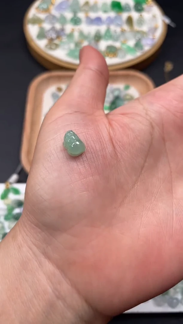 吊坠(不含链)18K金镶嵌翡翠一个JK272