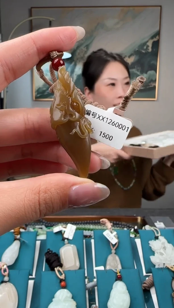 颈饰未镶嵌和田玉吊坠 XX