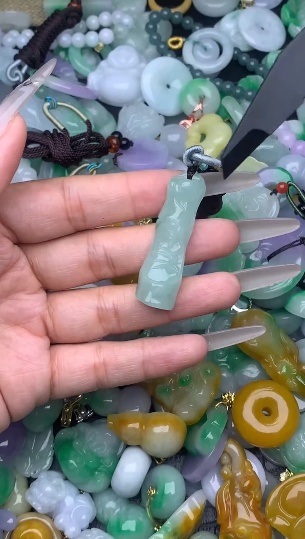 翡翠未镶嵌颈饰天然缅甸翡翠吊坠