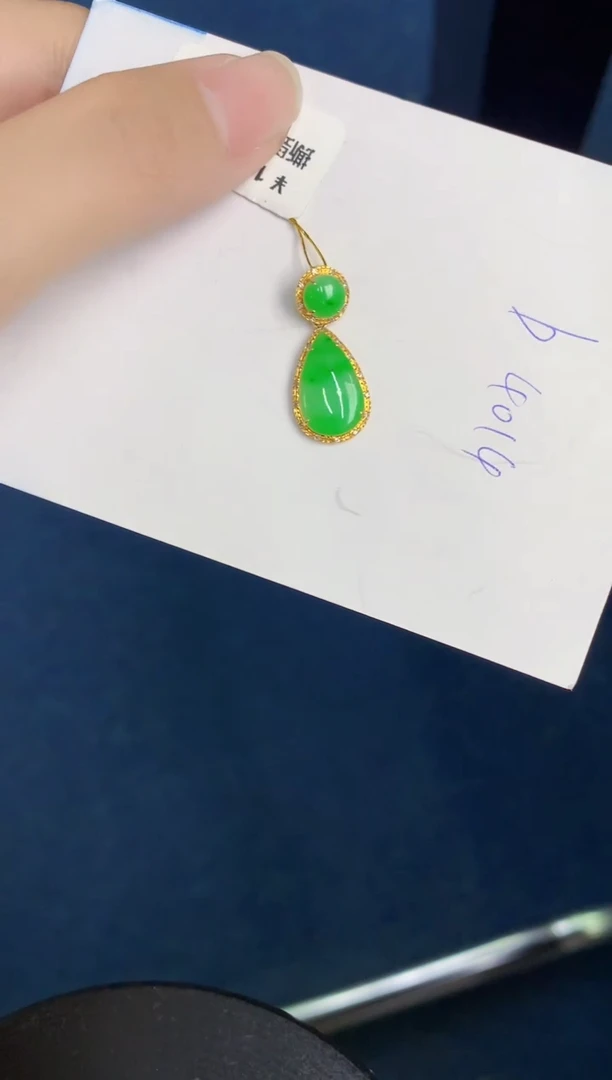 翡翠18K金镶嵌颈饰天然翡翠緬甸A貨