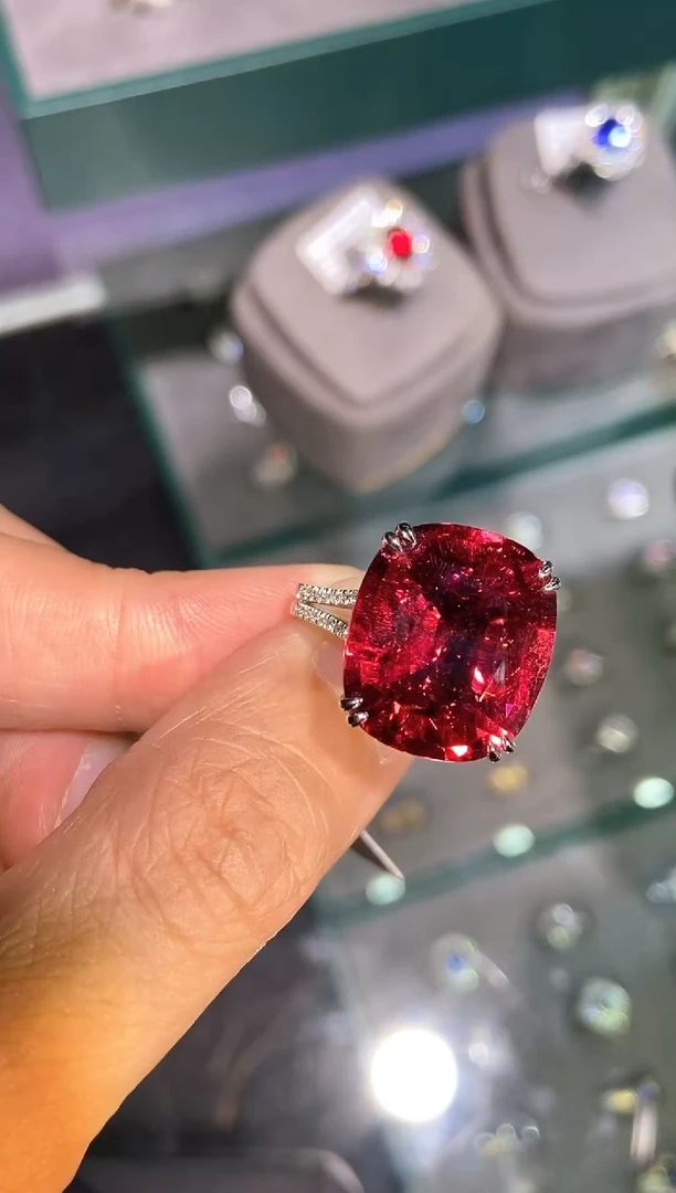 18K金镶嵌戒指红色碧玺【闪购】21.35ct/展会同步价