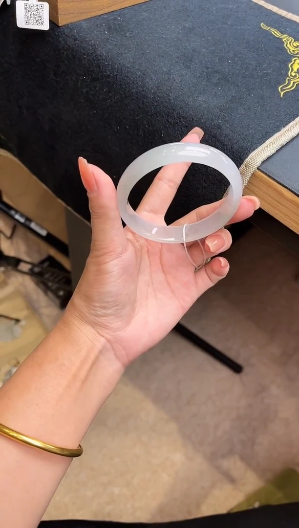 未镶嵌手镯翡翠手镯