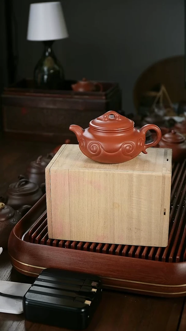 紫砂茶壶深*大红泥仿古如意