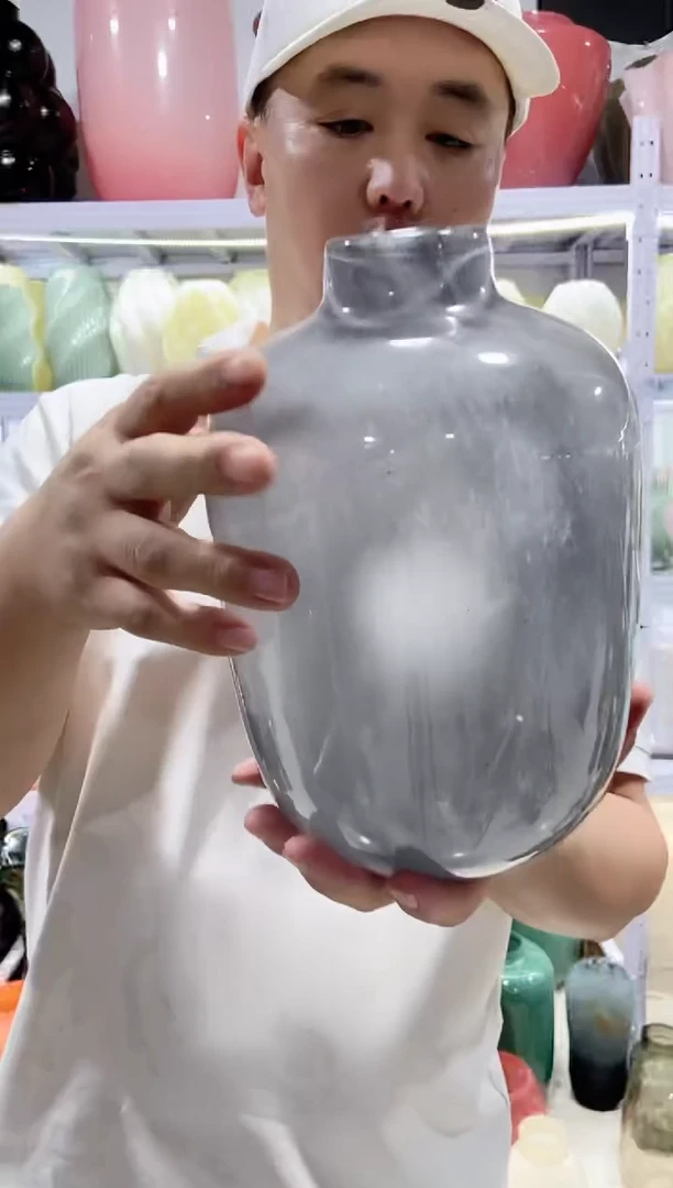 灰色花瓶..........