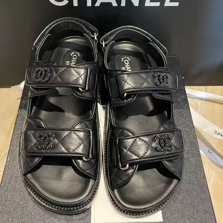 全新未使用 Chanel/香奈儿 黑色菱格纹魔术贴凉鞋 39
