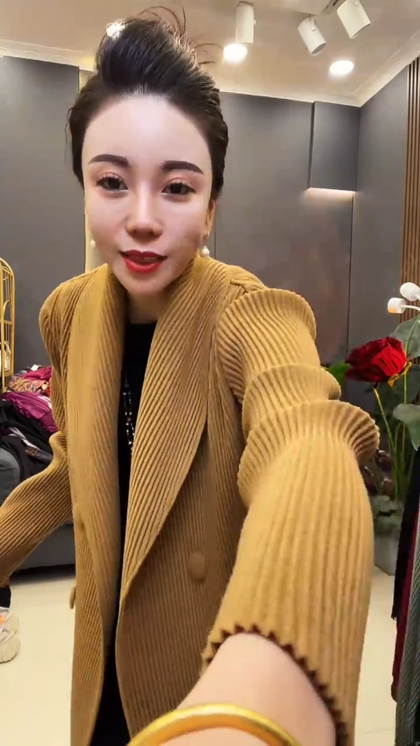 聚酯纤维（涤纶）驼色 大衣