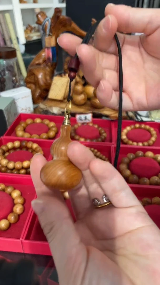 崖柏小葫芦吊坠太行崖柏陈化料福利价9.9