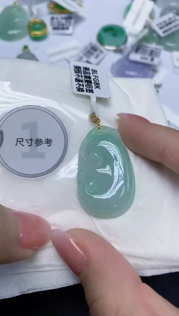 颈饰18K金镶嵌翡翠天然缅甸翡翠A货多样性发一件