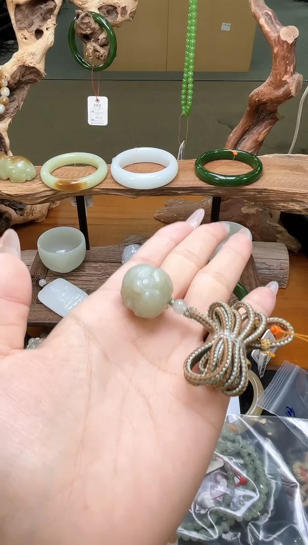 吊坠(不含链)未镶嵌和田玉且末青白 金蟾