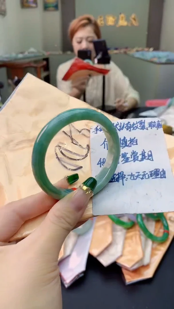 翡翠手镯未镶嵌0181082586