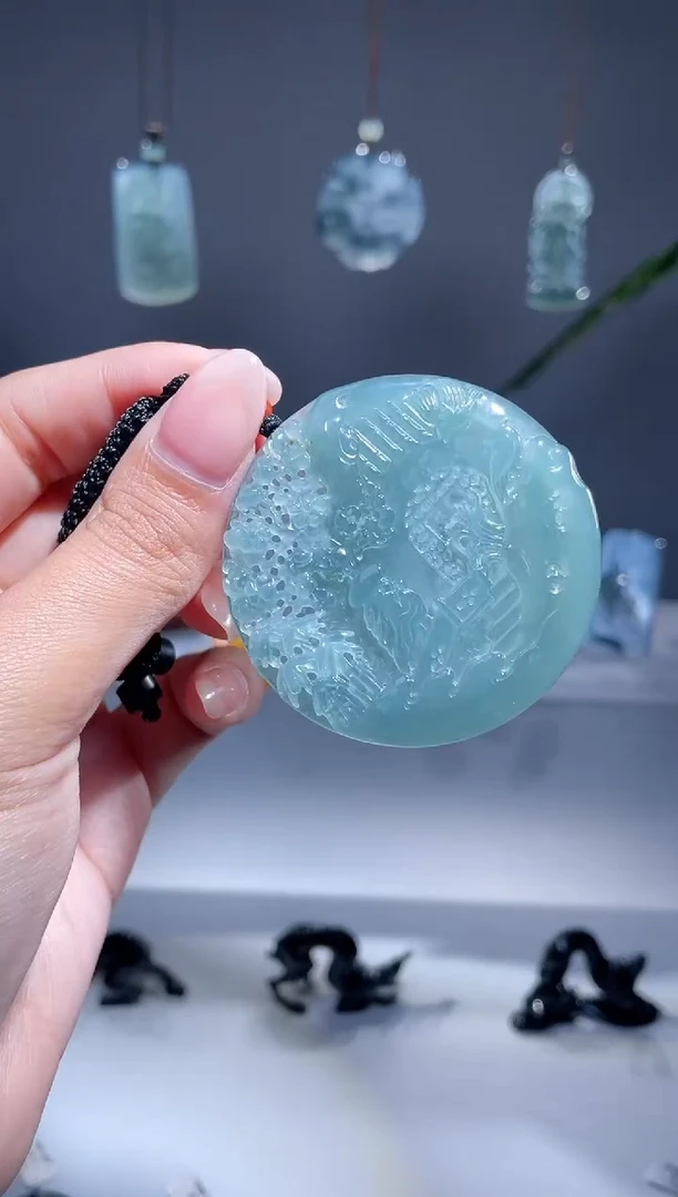 翡翠未镶嵌颈饰山水