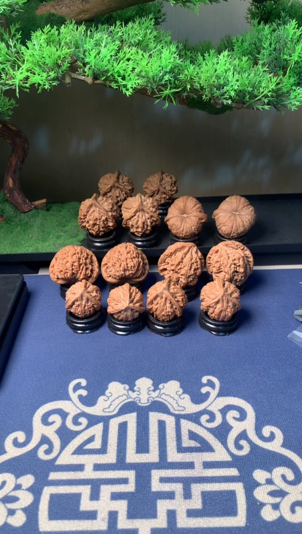 【闪购商品】文玩核桃把件40闷白