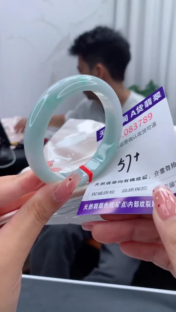 未镶嵌手镯翡翠有纹，完美者勿拍