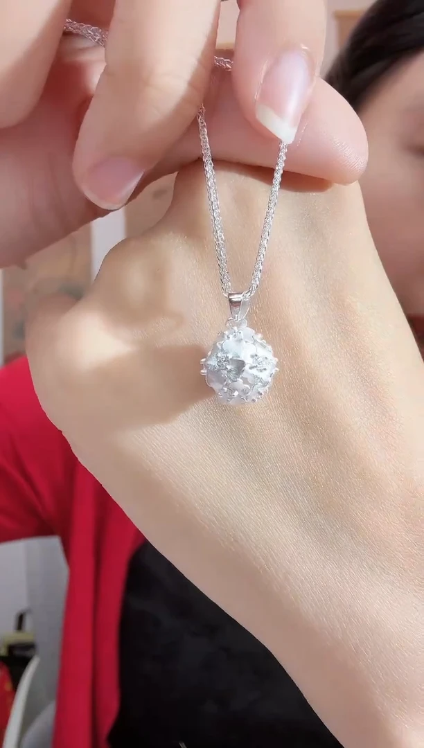 合成立方氧化锆吊坠足银足银繁花绣球套链