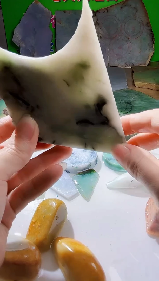 翡翠未镶嵌颈饰翡翠A货094