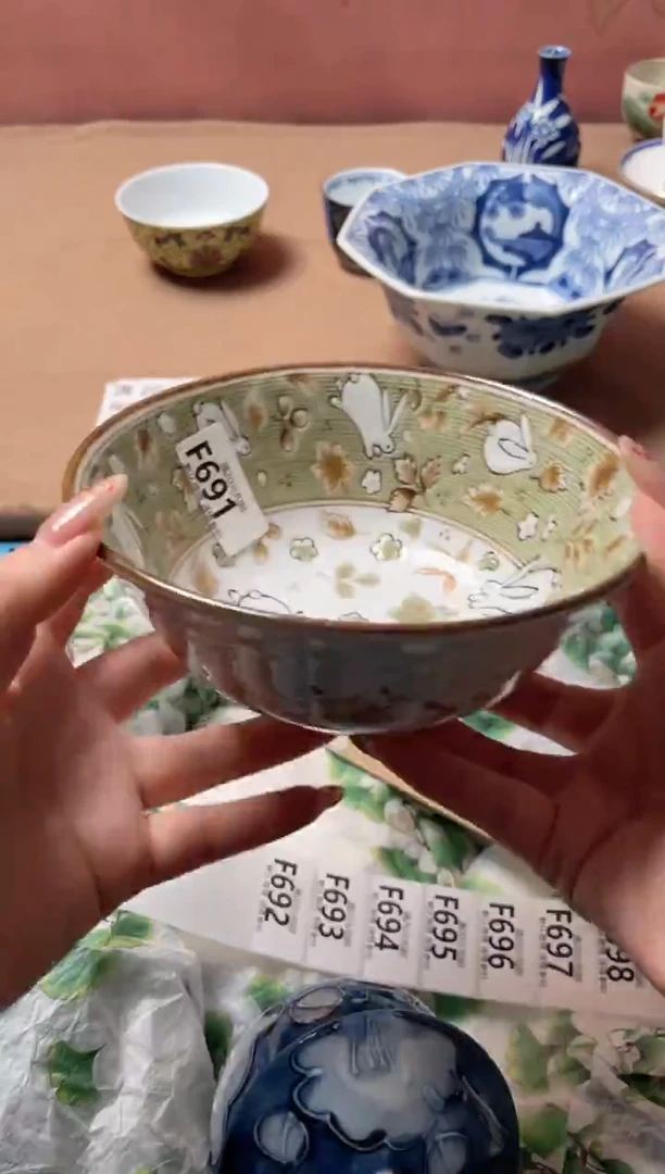 瓷片绿色浮雕兔子面碗691