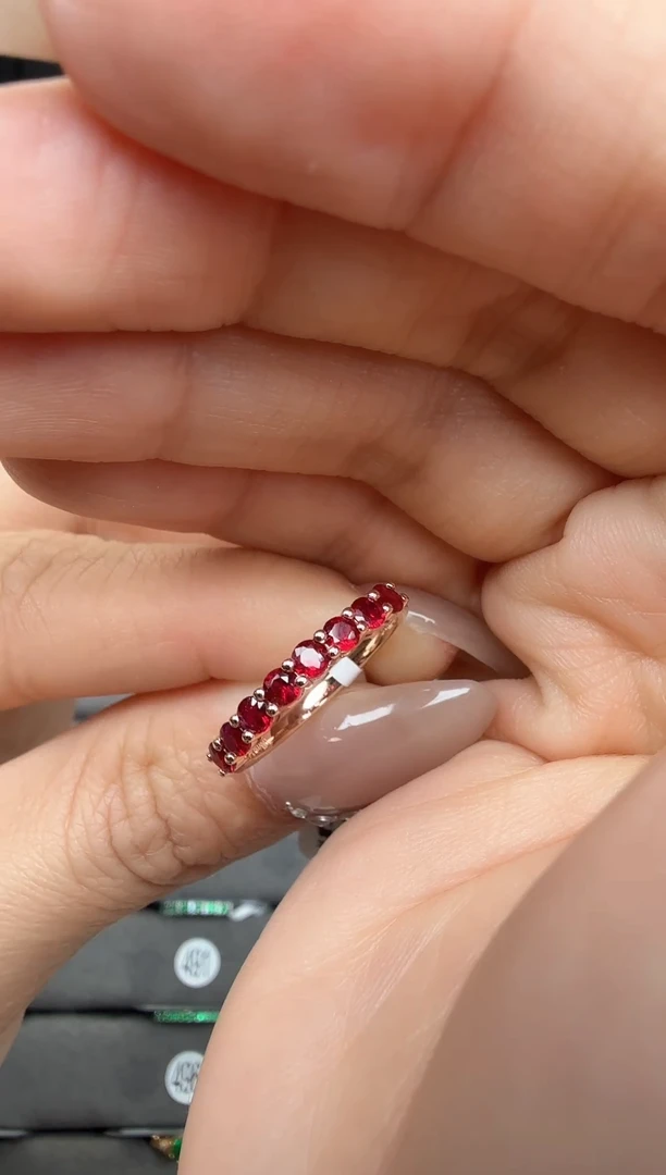红宝石戒指18K金镶嵌红宝石共0.69克拉