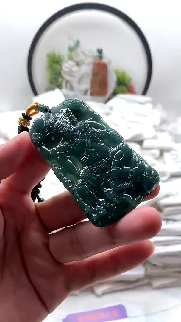颈饰未镶嵌翡翠不动明王