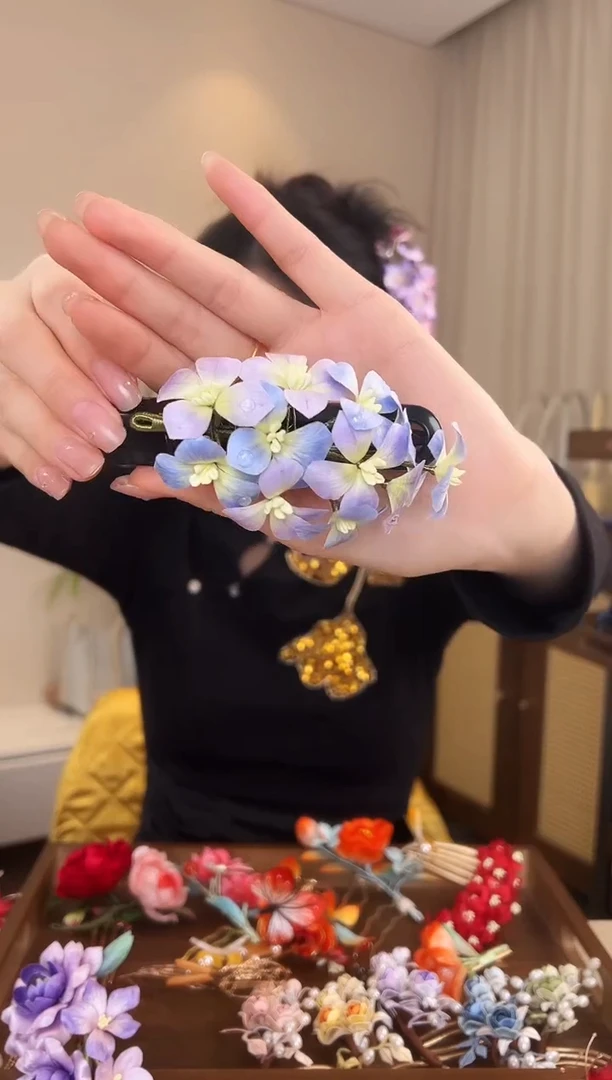 刺绣?***?蓝紫色绣球花懒人夹