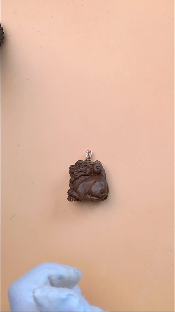 沉香吊坠富森红土沉水貔貅吊坠（18k扣头）