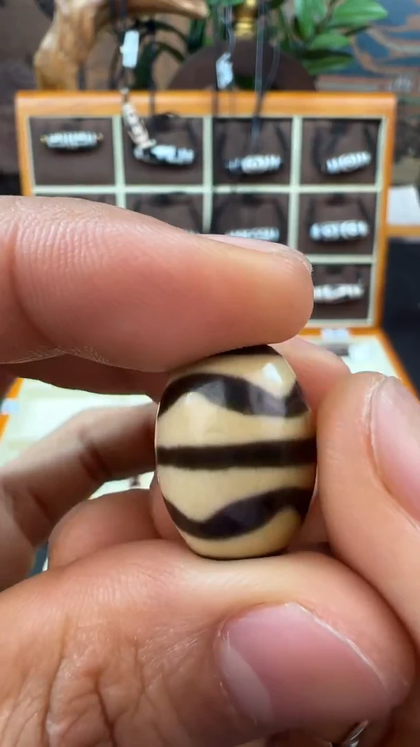 未镶嵌颈饰玛瑙/玉髓（覆膜）24.（微瑕）