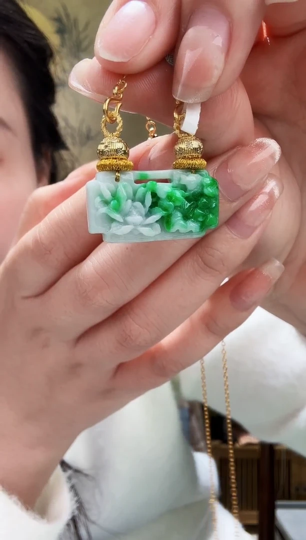 颈饰未镶嵌翡翠吊坠