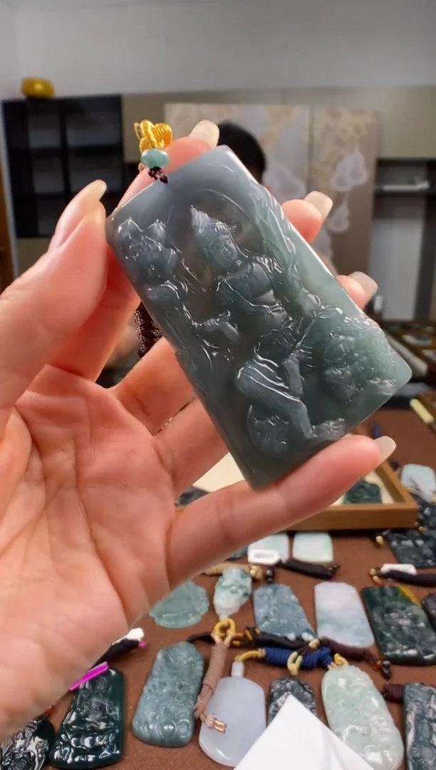 颈饰未镶嵌翡翠 多样性发其一