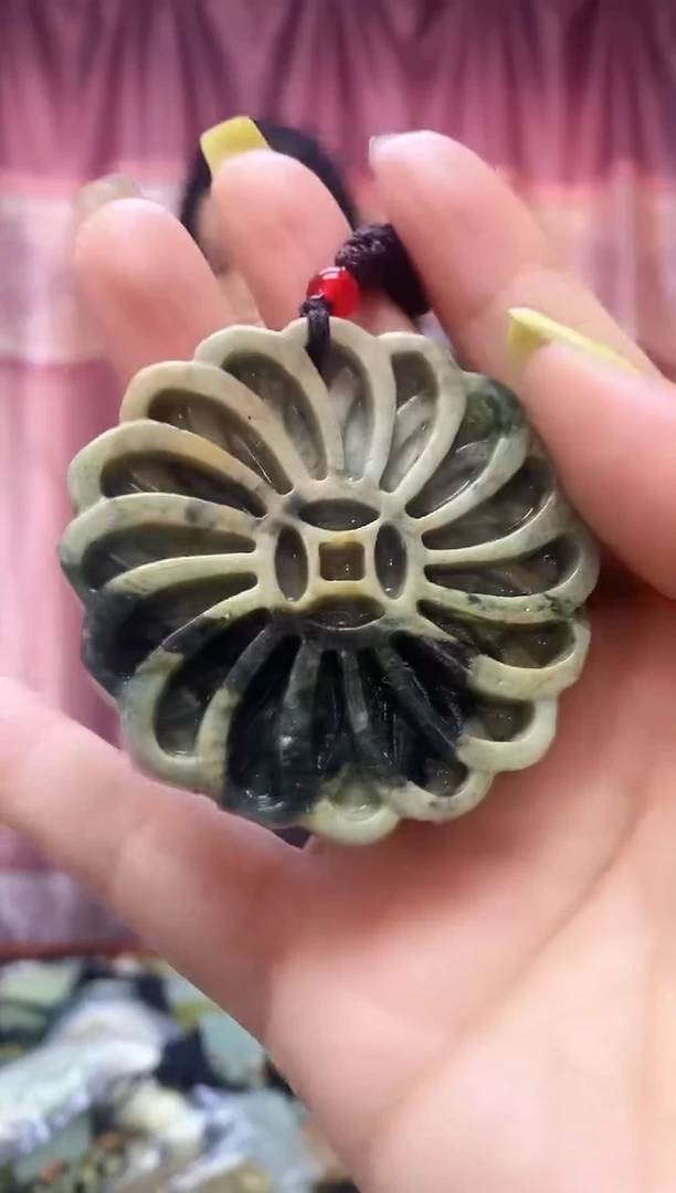 未镶嵌岫玉吊坠