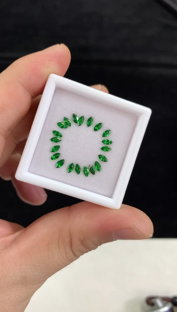 未镶嵌裸石石榴石（沙弗莱）1.8克拉 2*4mm 马眼沙弗莱套盒