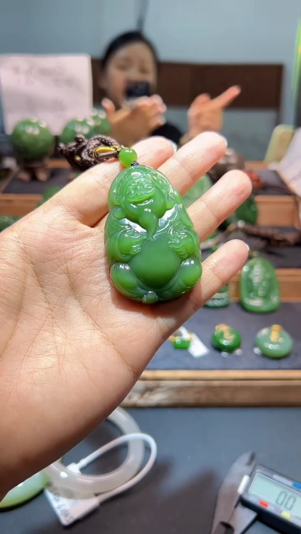 颈饰未镶嵌和田玉（碧玉）1