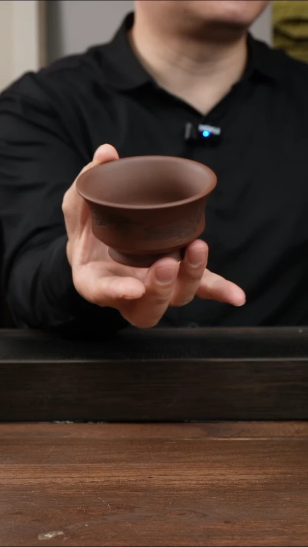 茶杯紫砂紫泥 山水刻绘  马蹄形主人杯 ！