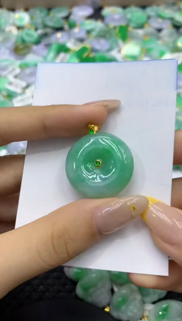 颈饰18K金镶嵌翡翠天然缅甸翡翠A货