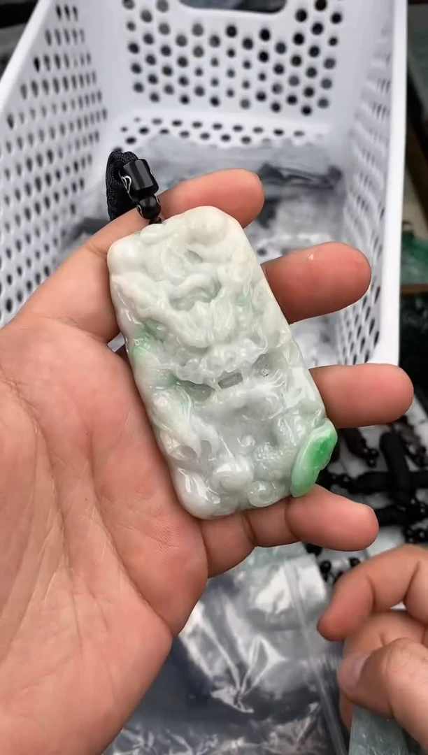 【闪购商品】翡翠颈饰未镶嵌  天然翡翠，一物一图