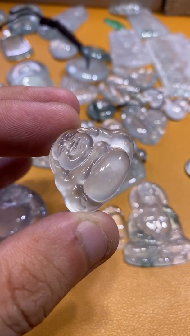 吊坠(不含链)未镶嵌翡翠佛公16800   22.1  28.1  4.7